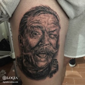 tatuaje-anciano-realismo-logia-barcelona-modesti 
